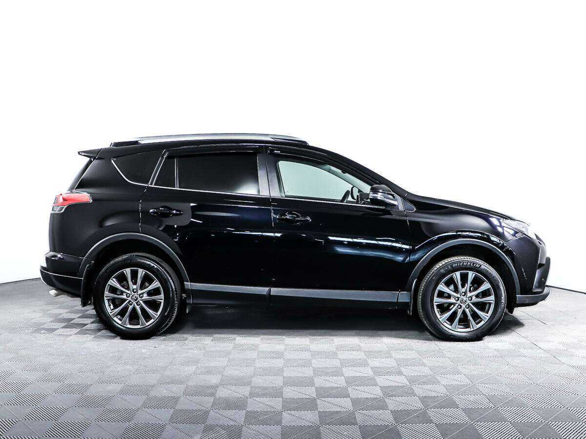 Toyota RAV4 2018 года с пробегом. Фото: #3