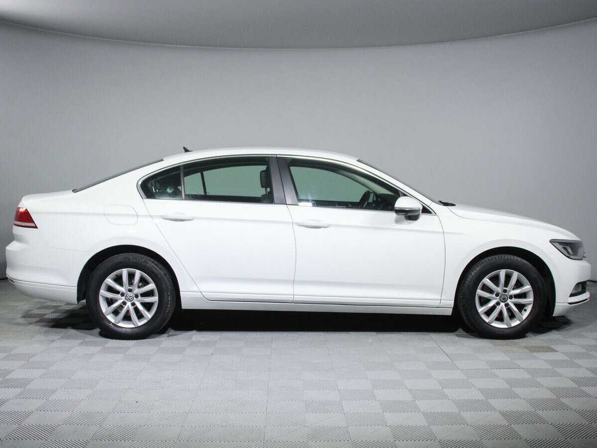 Volkswagen Passat 2018 года с пробегом. Фото: #3