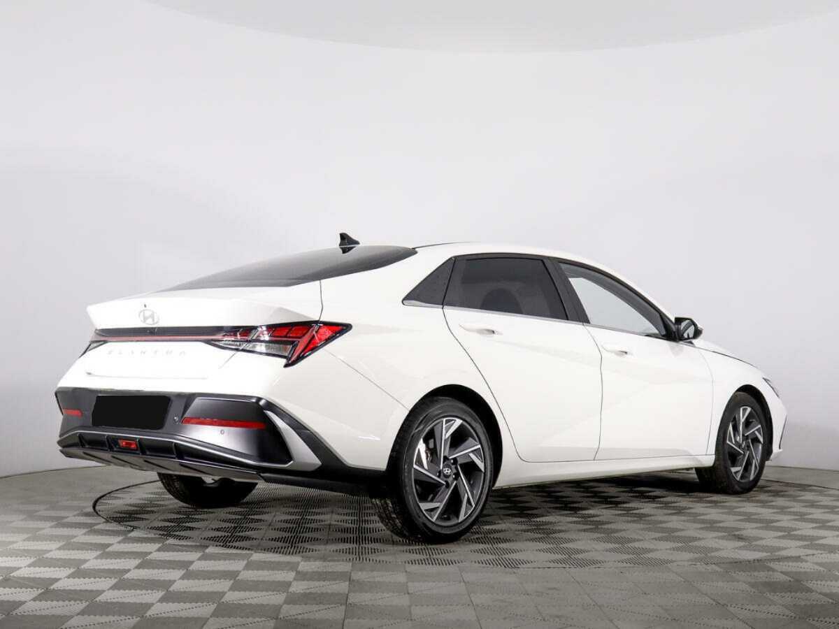 Hyundai Elantra 2024 года с пробегом. Фото: #4