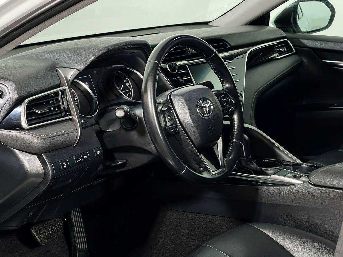 Toyota Camry 2018 года с пробегом. Фото: #12