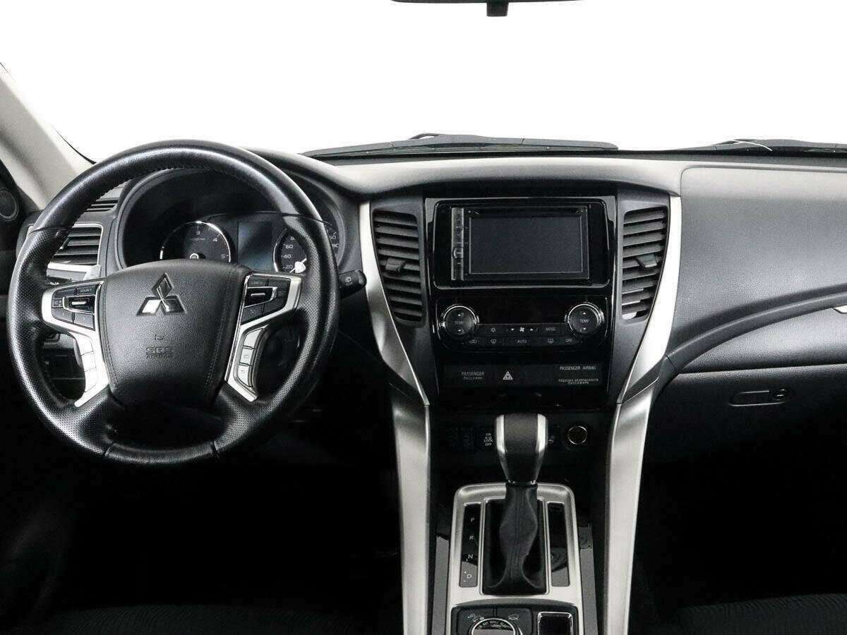 Mitsubishi Pajero Sport 2017 года с пробегом. Фото: #9
