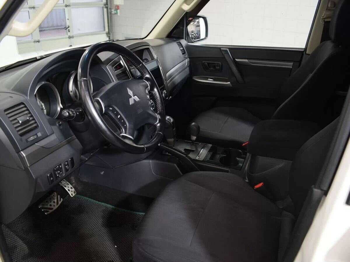 Mitsubishi Pajero 2015 года с пробегом. Фото: #5