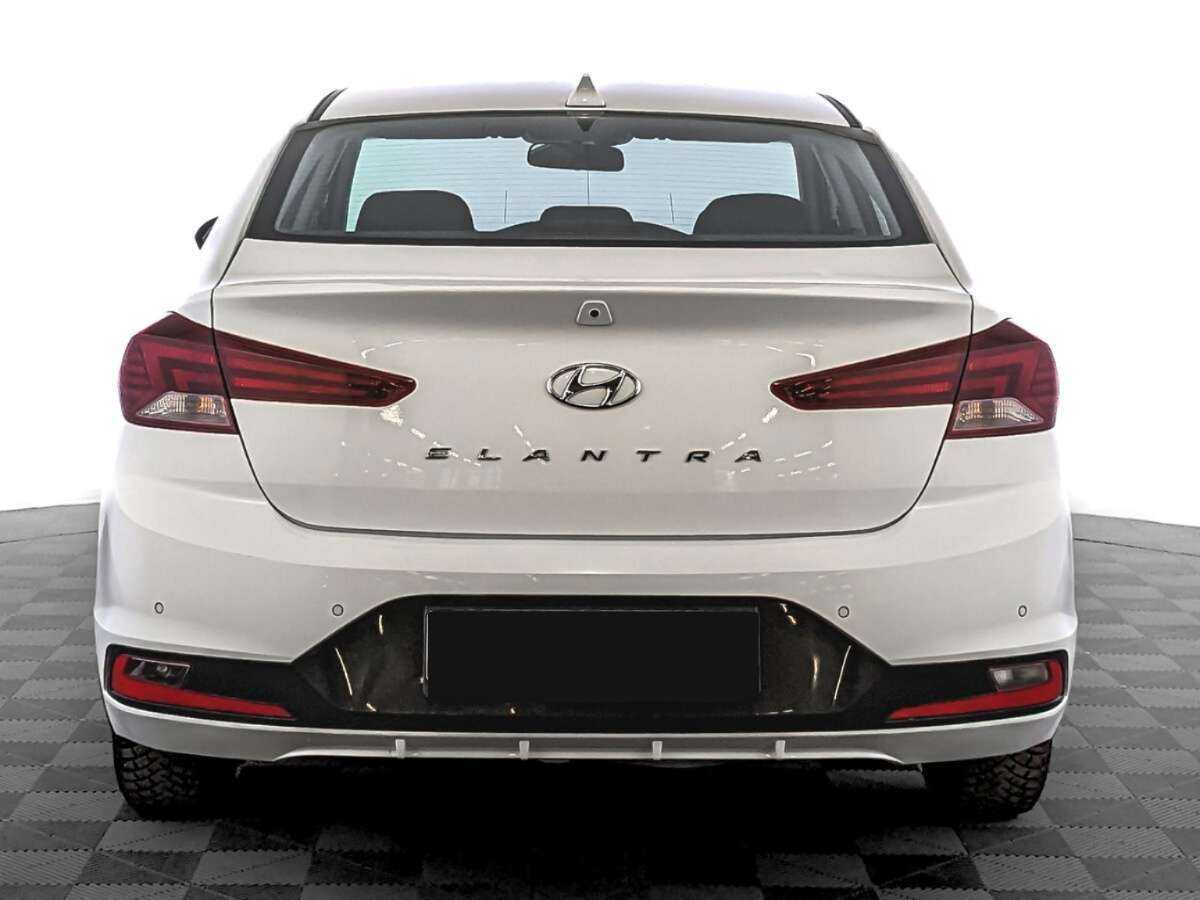 Hyundai Elantra 2020 года с пробегом. Фото: #5