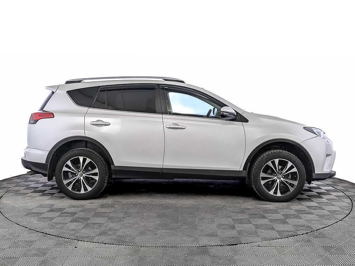 Toyota RAV4 2018 года с пробегом. Фото: #3