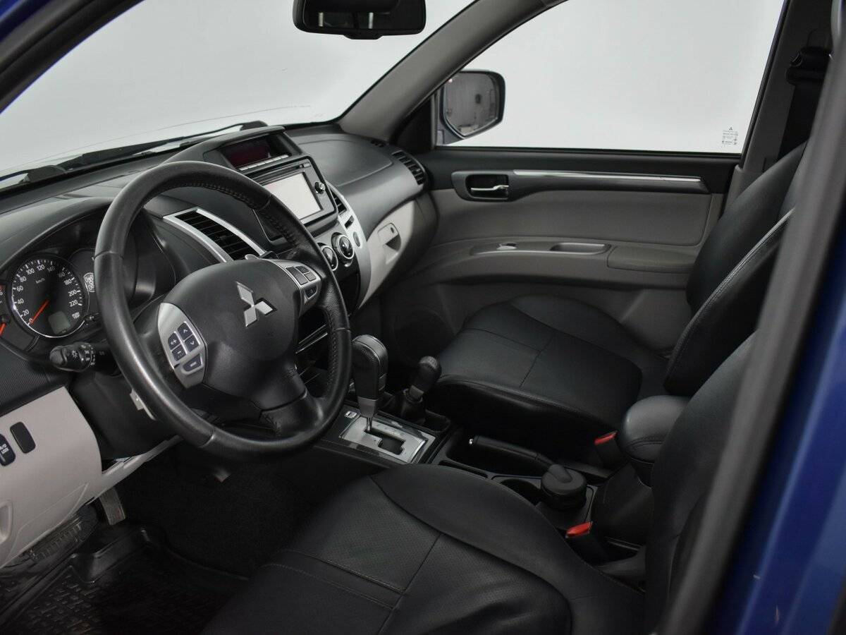 Mitsubishi Pajero Sport 2015 года с пробегом. Фото: #7