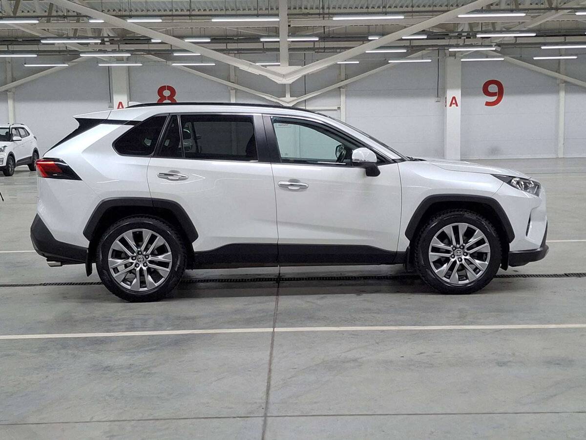 Toyota RAV4 2021 года с пробегом. Фото: #3