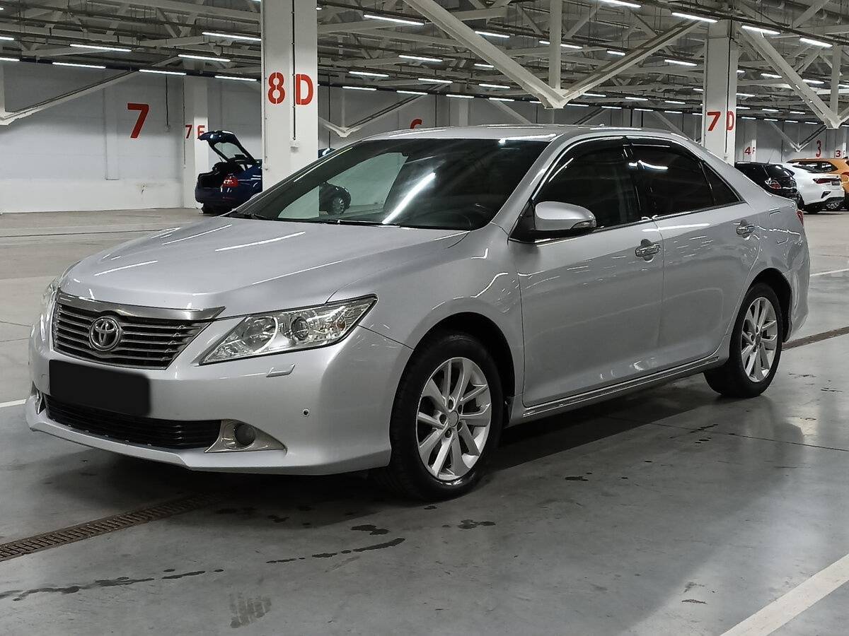 Toyota Camry 2014 года с пробегом. Посмотреть фото