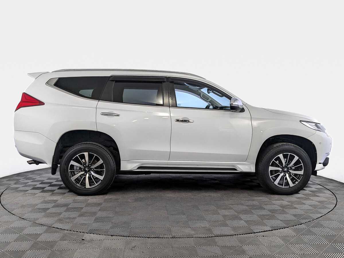 Mitsubishi Pajero Sport 2017 года с пробегом. Фото: #3
