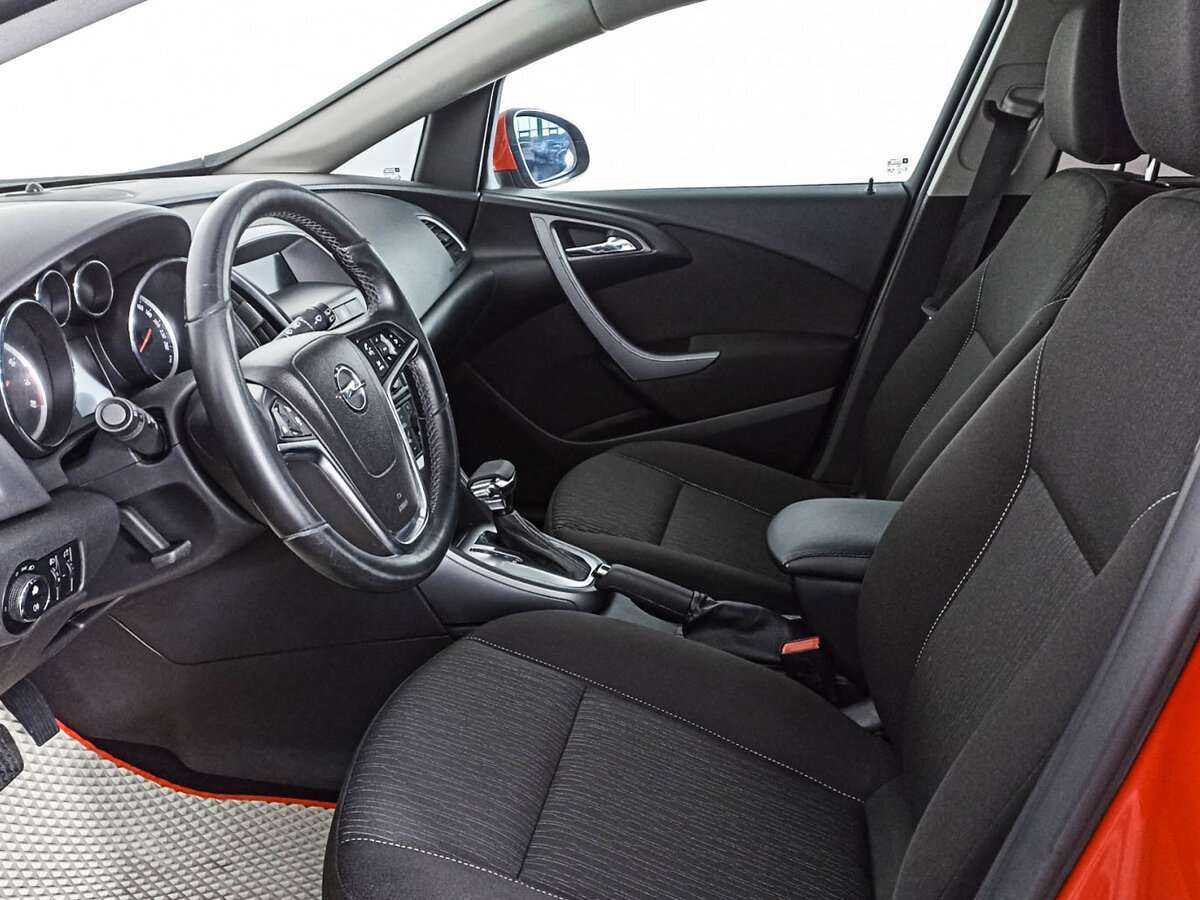 Opel Astra 2012 года с пробегом. Фото: #12