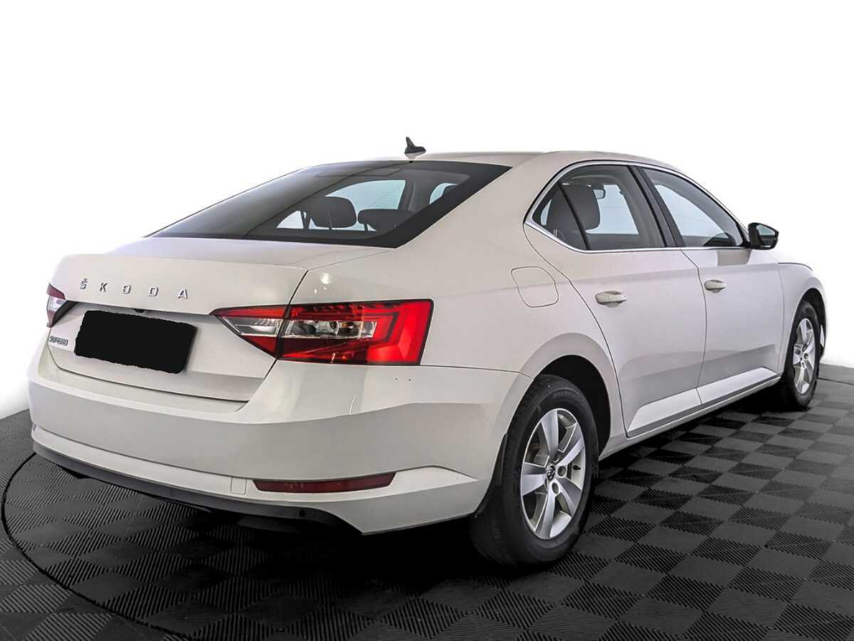 Skoda Superb 2021 года с пробегом. Фото: #4