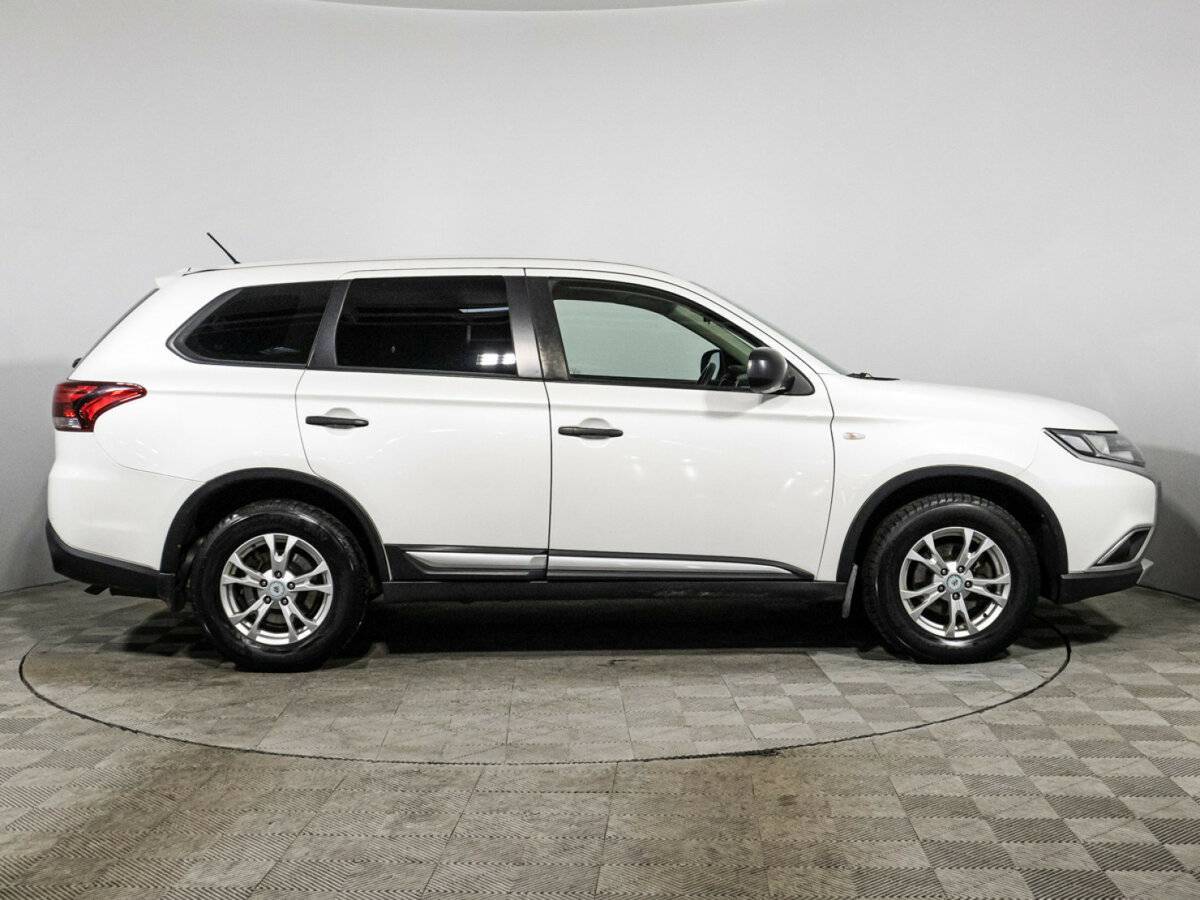 Mitsubishi Outlander 2016 года с пробегом. Фото: #3