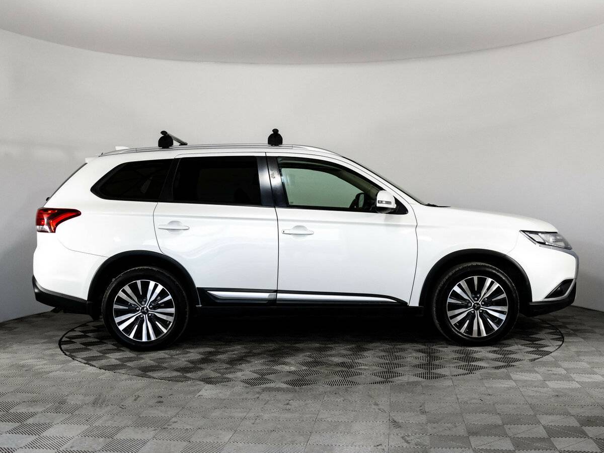 Mitsubishi Outlander 2019 года с пробегом. Фото: #3