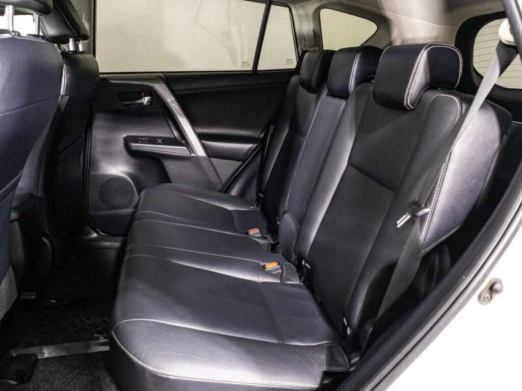 Toyota RAV4 2017 года с пробегом. Фото: #9