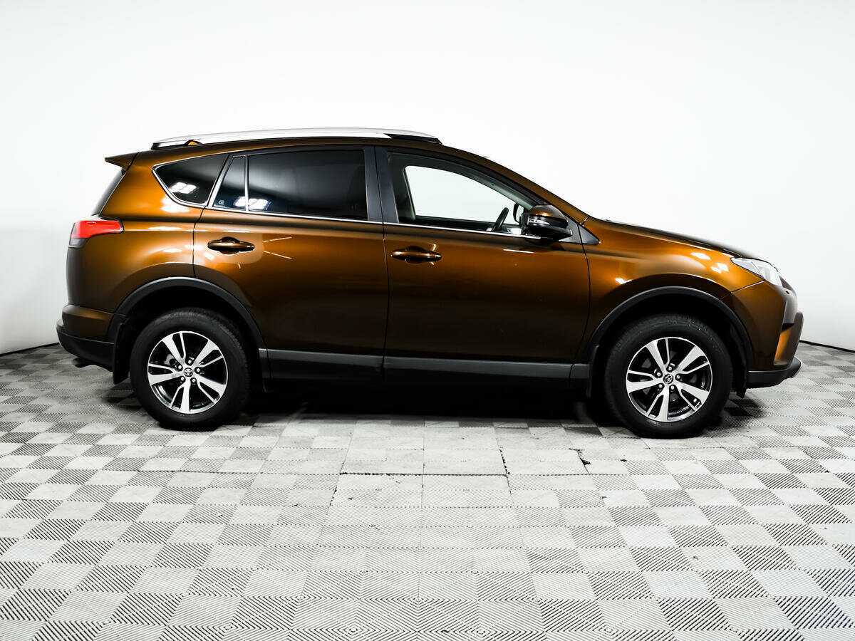Toyota RAV4 2017 года с пробегом. Фото: #3