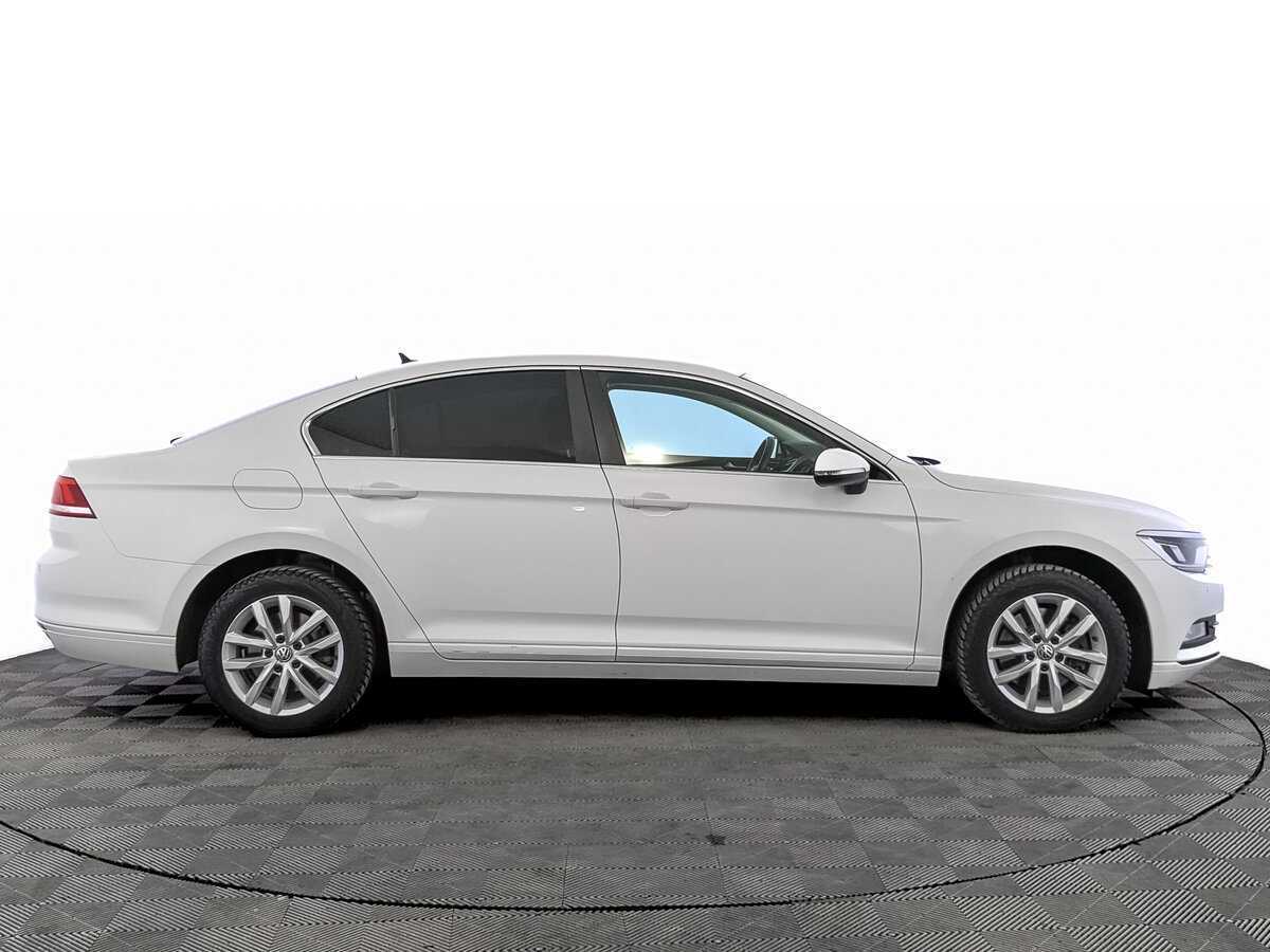 Volkswagen Passat 2019 года с пробегом. Фото: #3