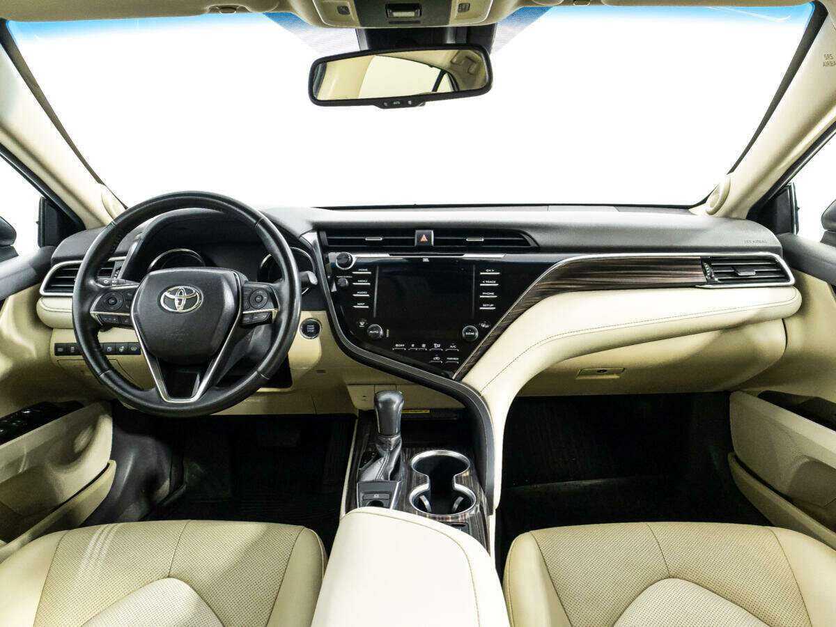 Toyota Camry 2018 года с пробегом. Фото: #12