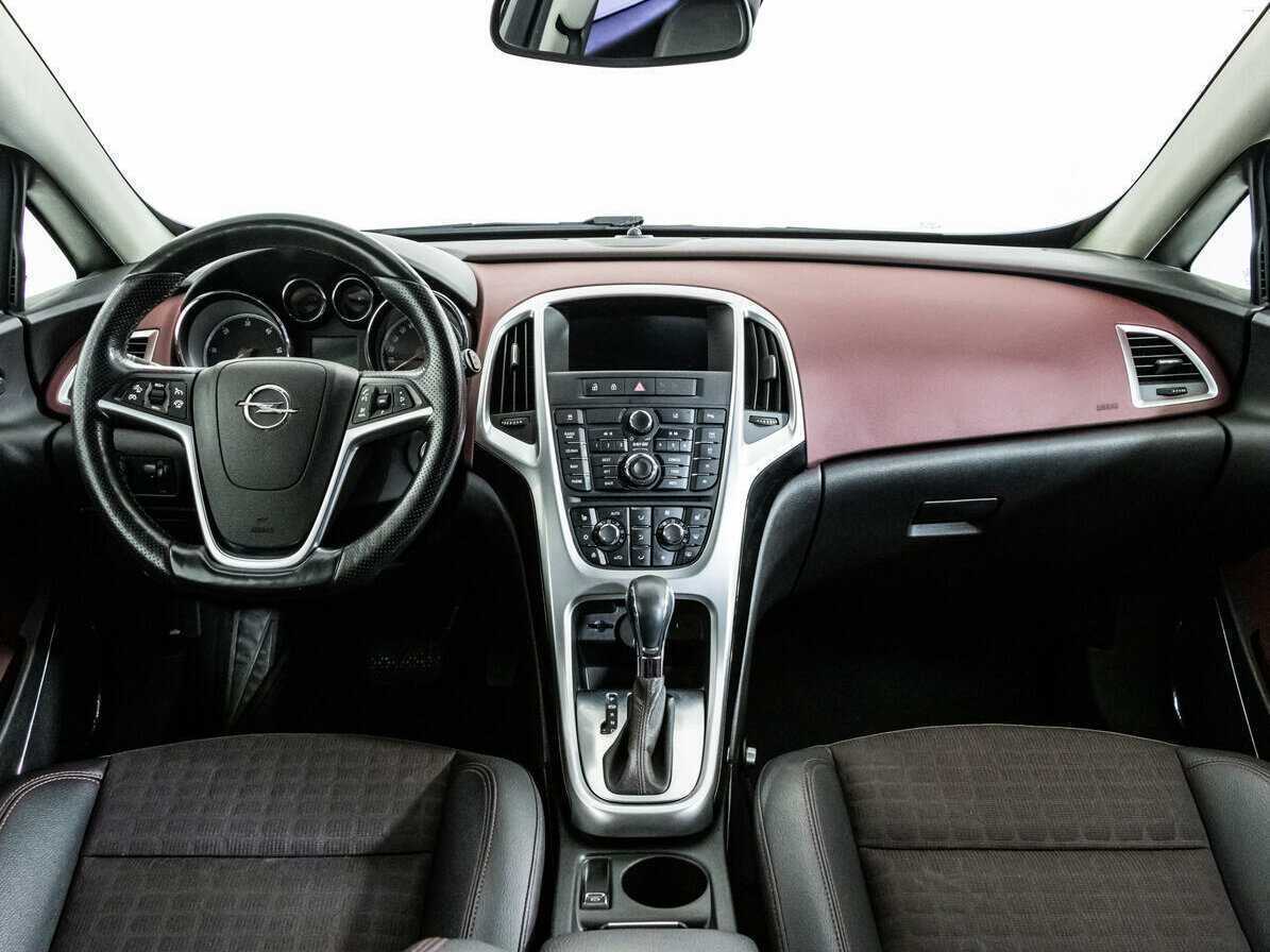 Opel Astra 2013 года с пробегом. Фото: #9