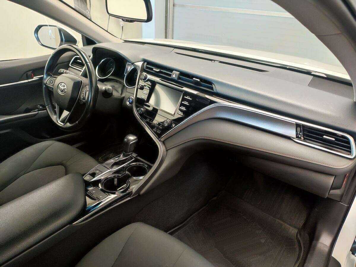 Toyota Camry 2018 года с пробегом. Фото: #6