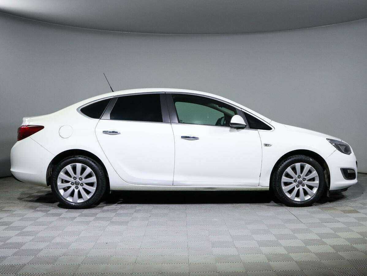 Opel Astra 2013 года с пробегом. Фото: #3