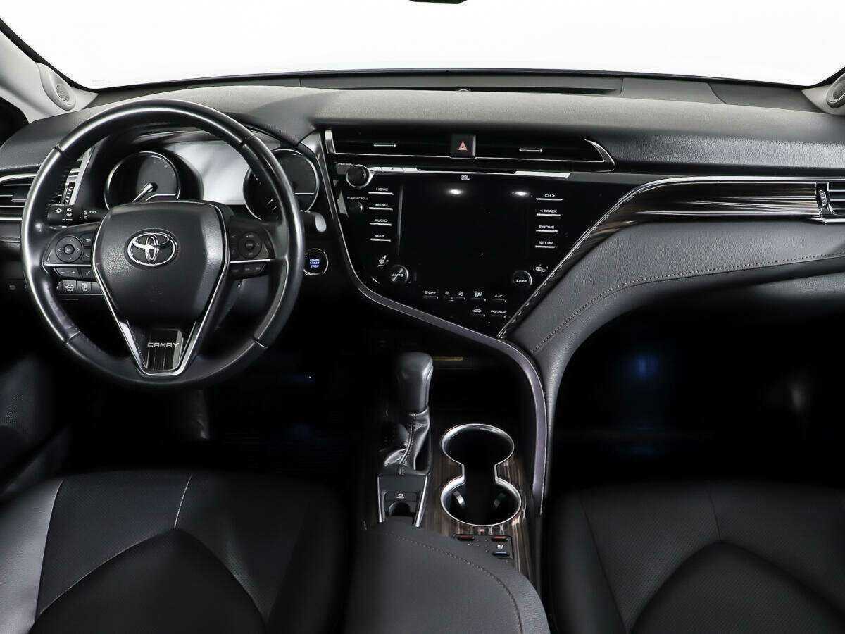 Toyota Camry 2020 года с пробегом. Фото: #8