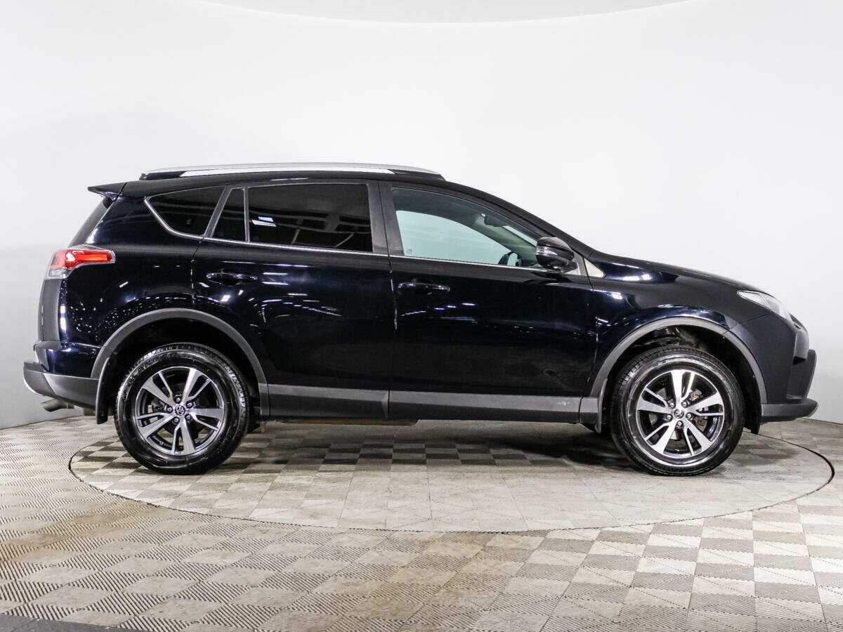 Toyota RAV4 2017 года с пробегом. Фото: #3