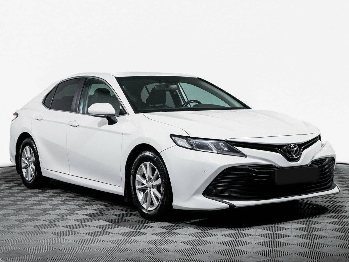 Toyota Camry 2018 года с пробегом. Фото: #2