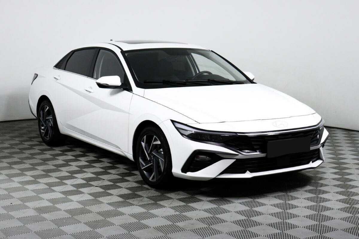 Hyundai Elantra 2023 года с пробегом. Фото: #2