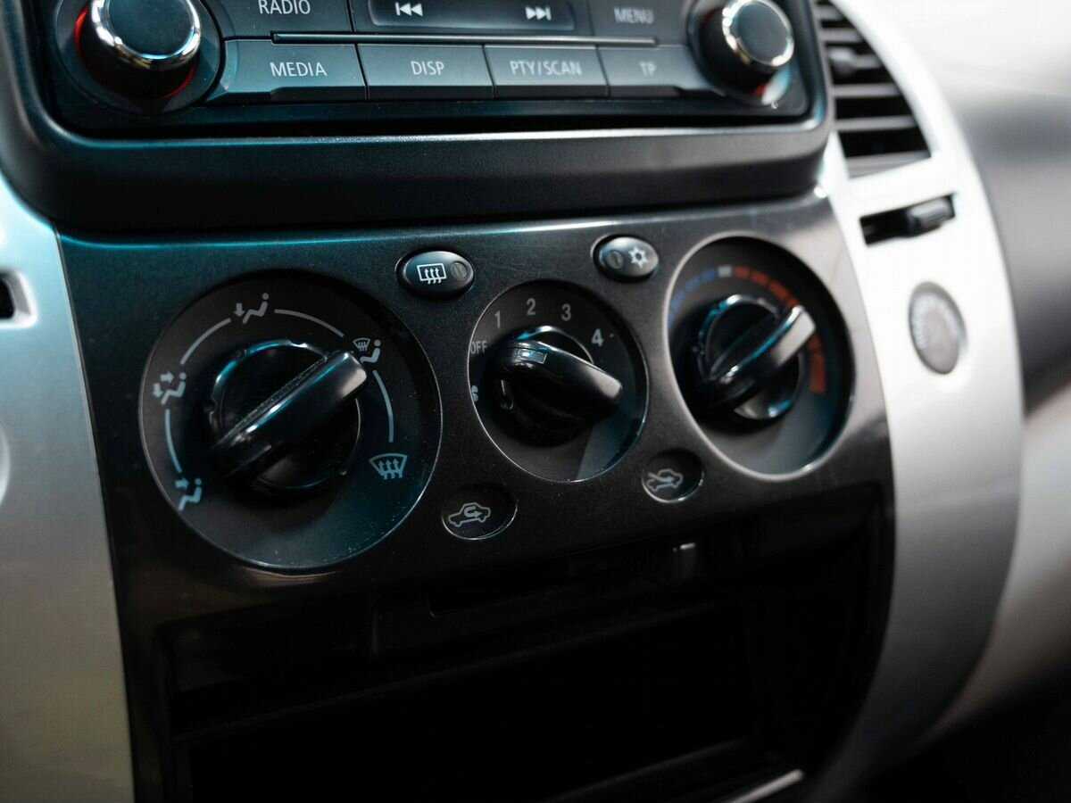 Mitsubishi Pajero Sport 2014 года с пробегом. Фото: #18