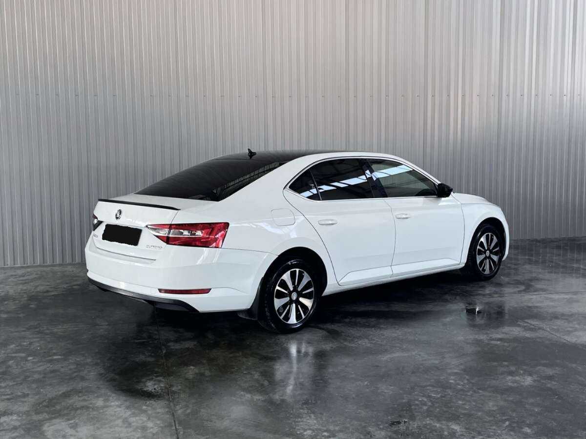 Skoda Superb 2015 года с пробегом. Фото: #4