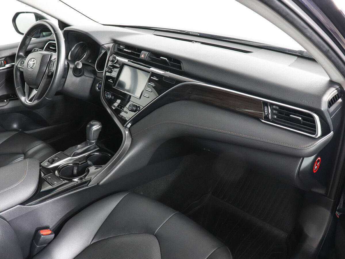Toyota Camry 2018 года с пробегом. Фото: #9