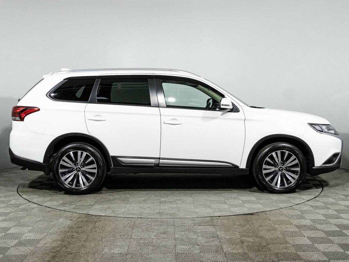 Mitsubishi Outlander 2021 года с пробегом. Фото: #3