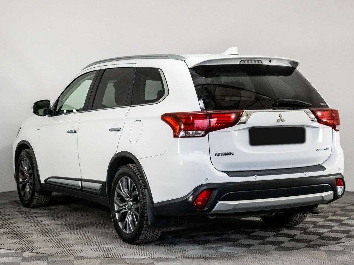 Mitsubishi Outlander 2017 года с пробегом. Фото: #5