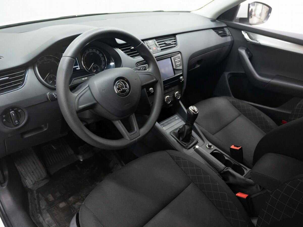 Skoda Octavia 2019 года с пробегом. Фото: #6