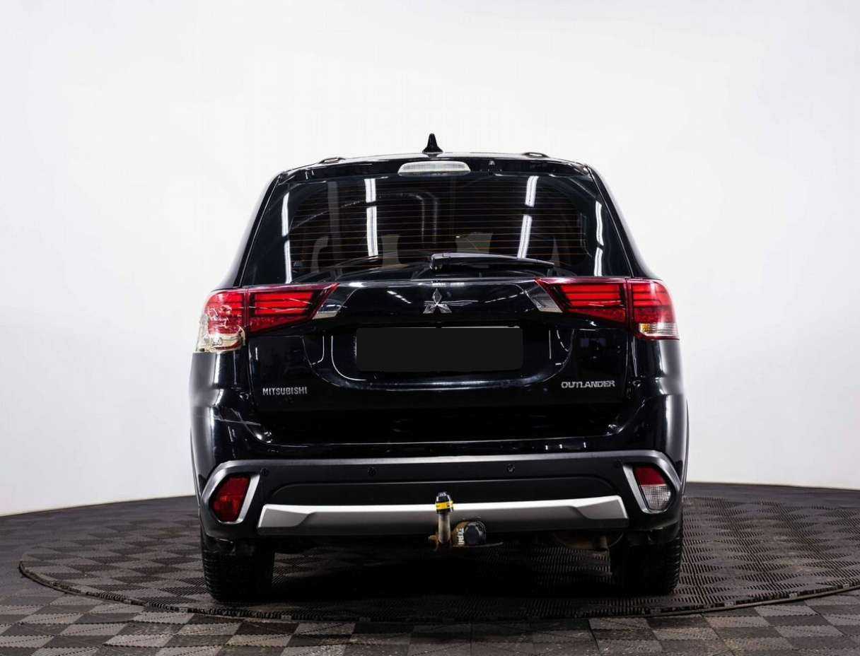 Mitsubishi Outlander 2018 года с пробегом. Фото: #4
