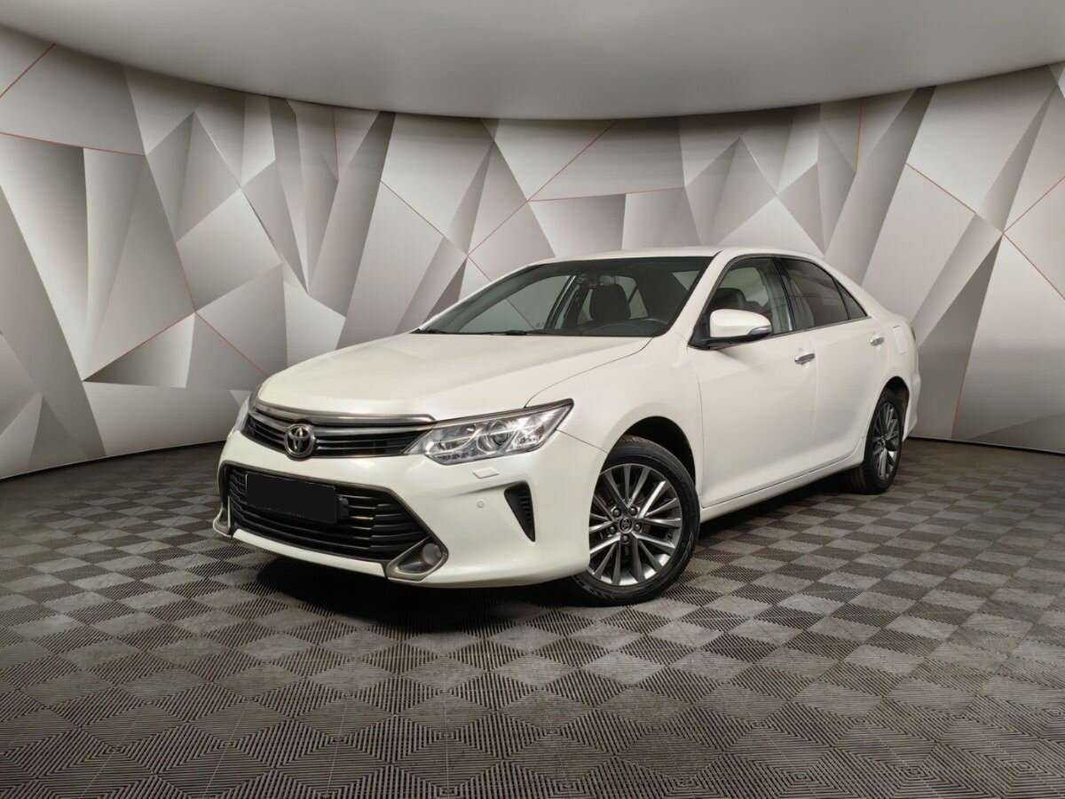 Toyota Camry 2017 года с пробегом. Посмотреть фото