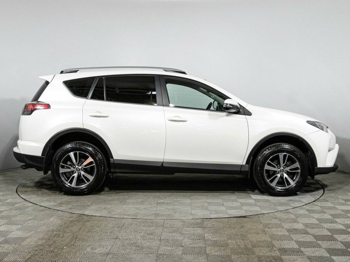 Toyota RAV4 2017 года с пробегом. Фото: #3