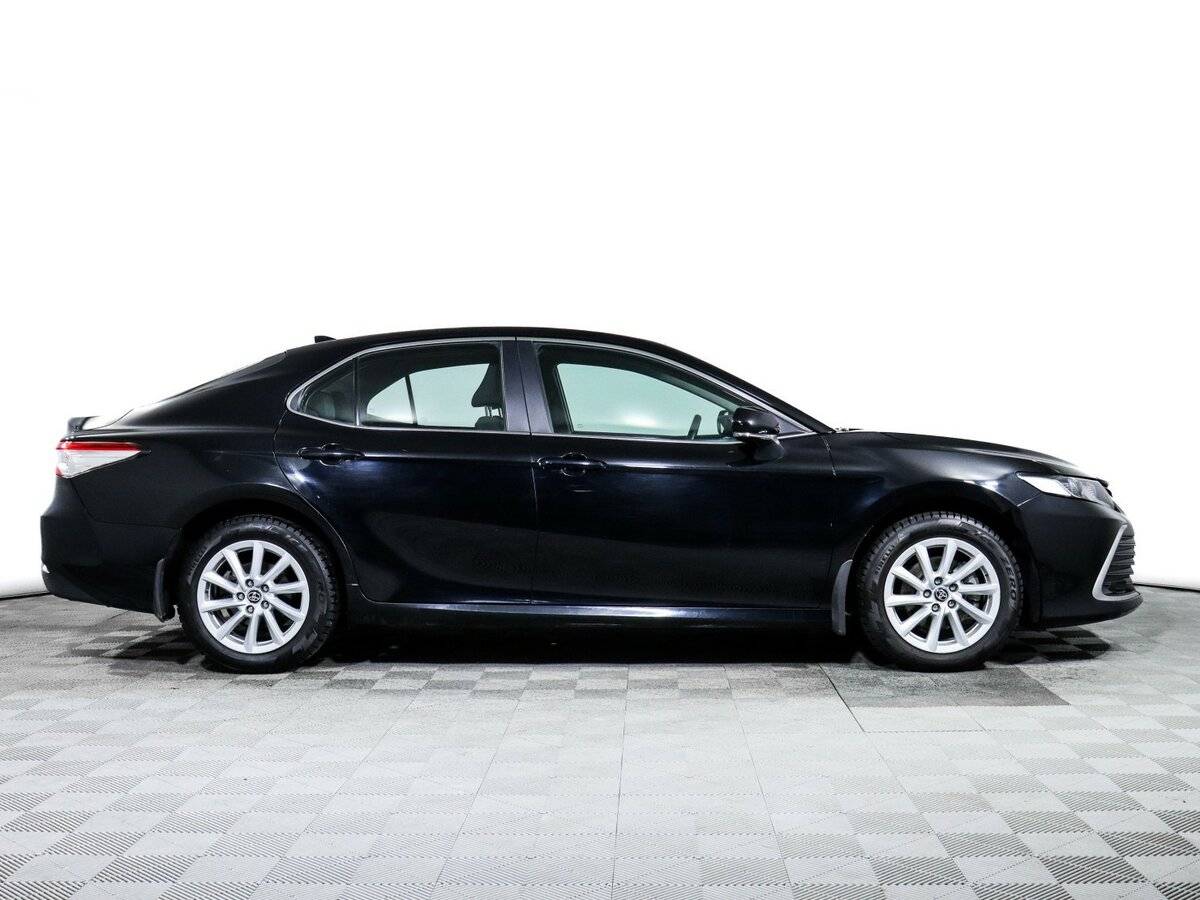 Toyota Camry 2021 года с пробегом. Фото: #3