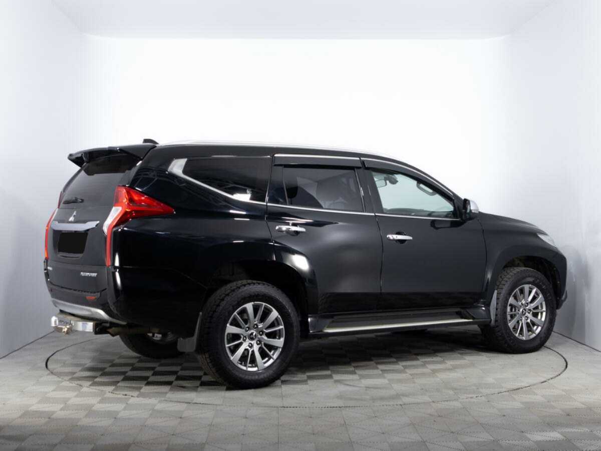 Mitsubishi Pajero Sport 2017 года с пробегом. Фото: #4