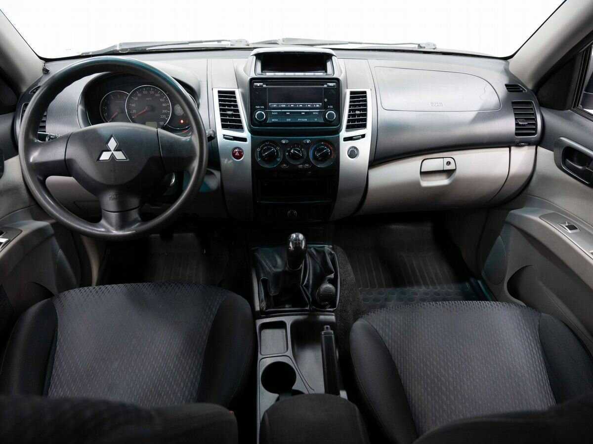 Mitsubishi Pajero Sport 2014 года с пробегом. Фото: #12
