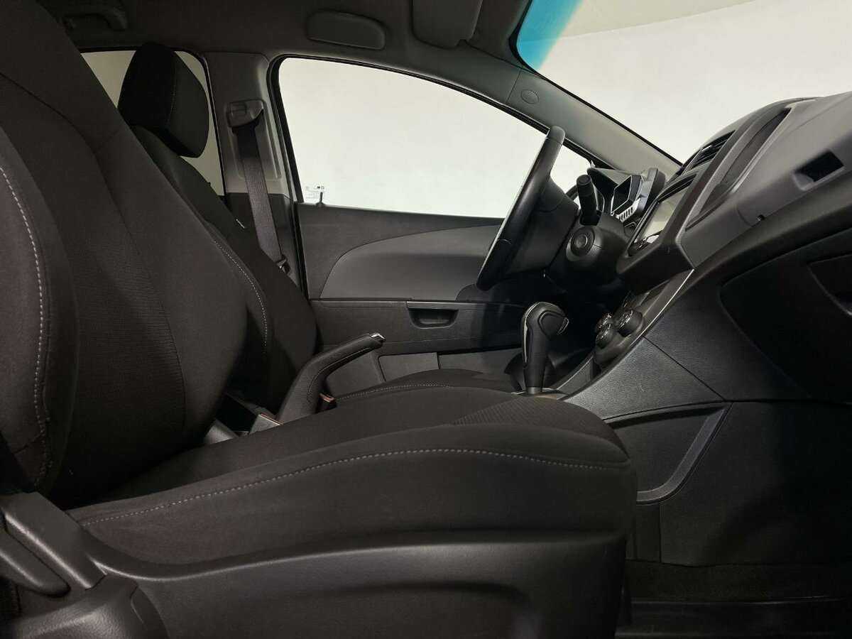 Chevrolet Aveo 2015 года с пробегом. Фото: #11