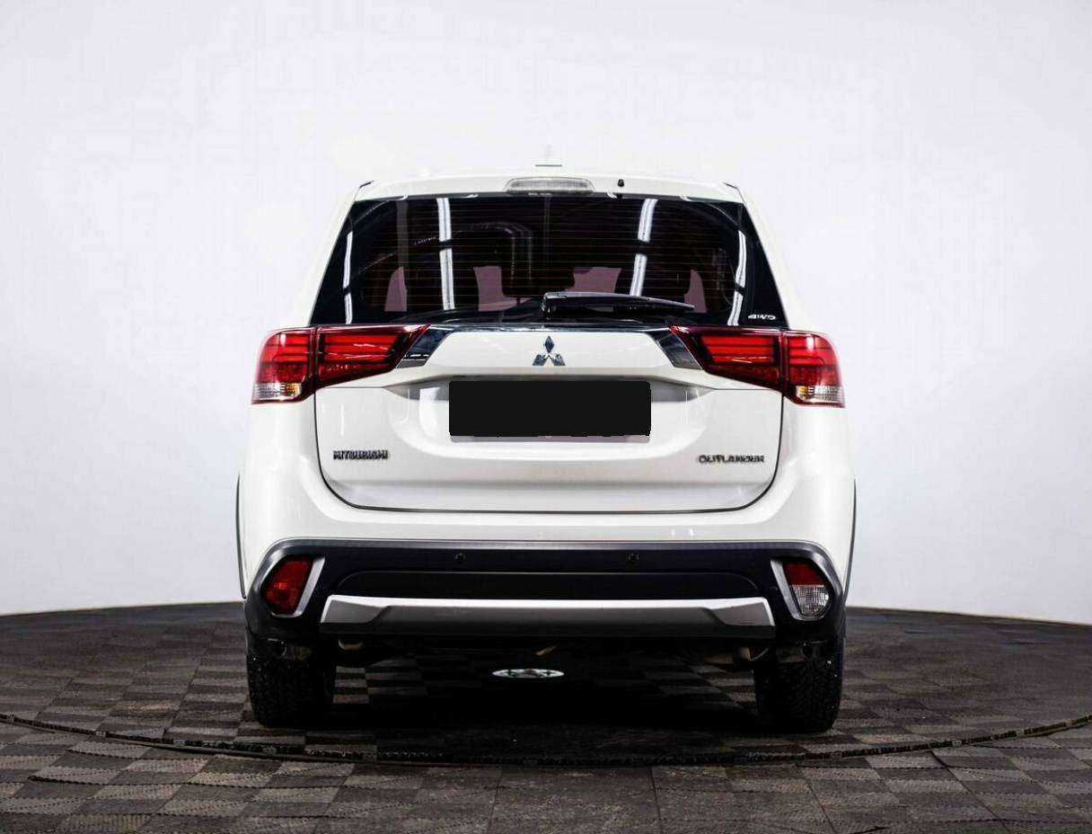 Mitsubishi Outlander 2017 года с пробегом. Фото: #4