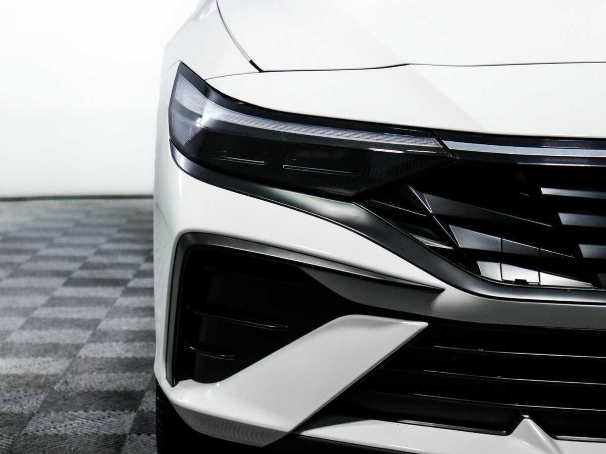 Hyundai Elantra 2023 года с пробегом. Фото: #17