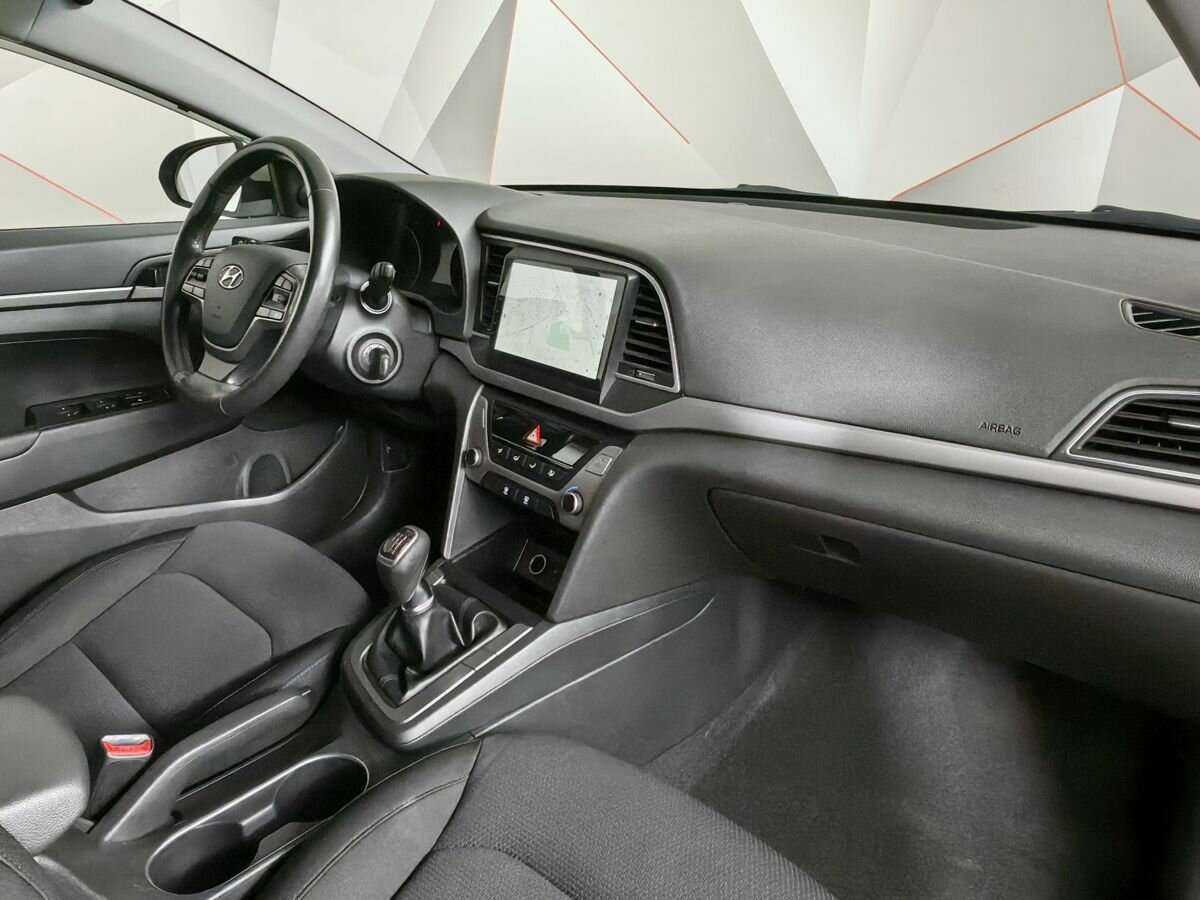 Hyundai Elantra 2018 года с пробегом. Фото: #7