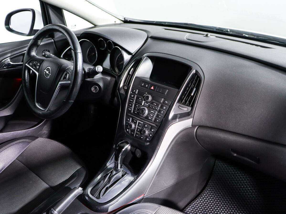 Opel Astra 2012 года с пробегом. Фото: #5