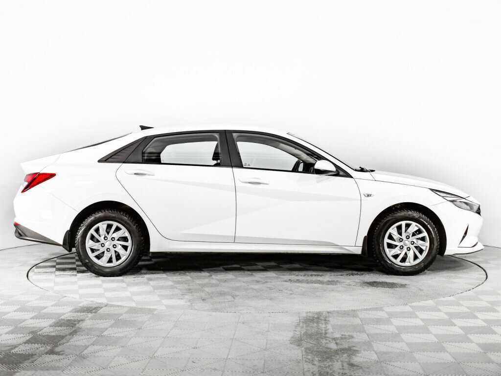 Hyundai Elantra 2021 года с пробегом. Фото: #3