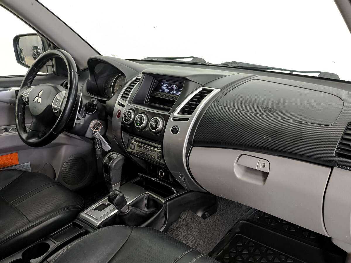 Mitsubishi Pajero Sport 2012 года с пробегом. Фото: #8