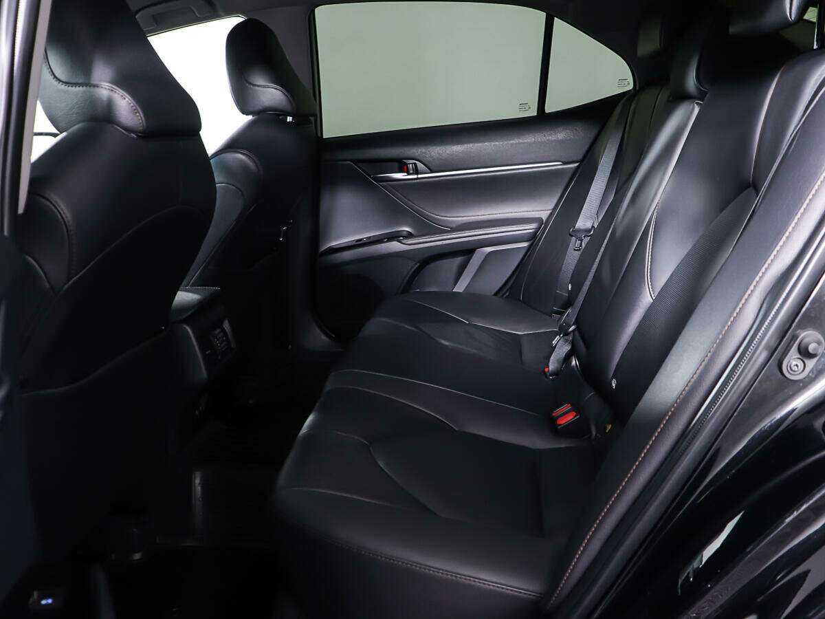 Toyota Camry 2020 года с пробегом. Фото: #4