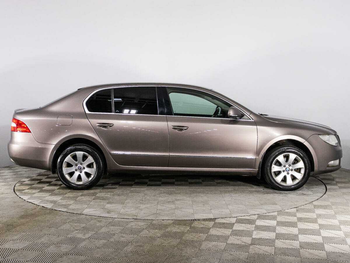 Skoda Superb 2012 года с пробегом. Фото: #3