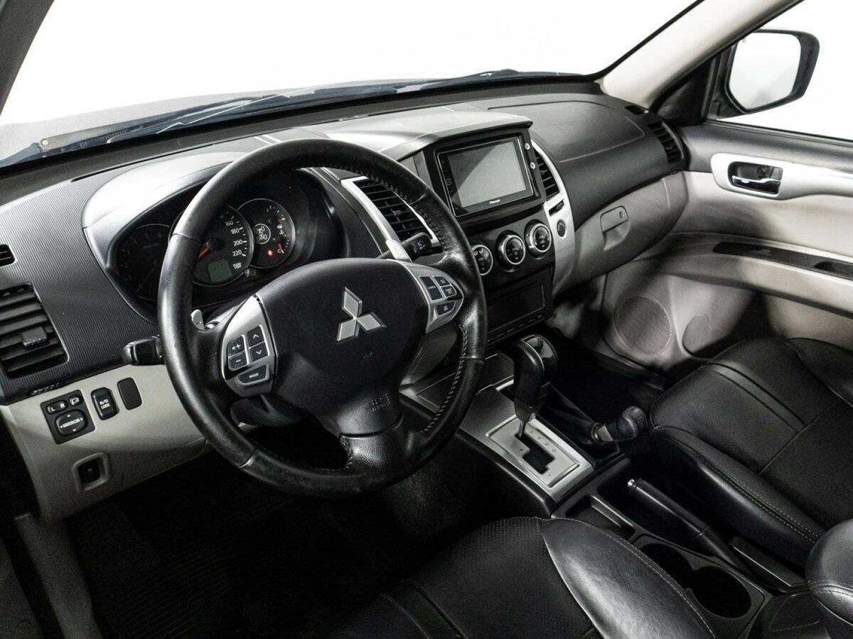 Mitsubishi Pajero Sport 2012 года с пробегом. Фото: #10