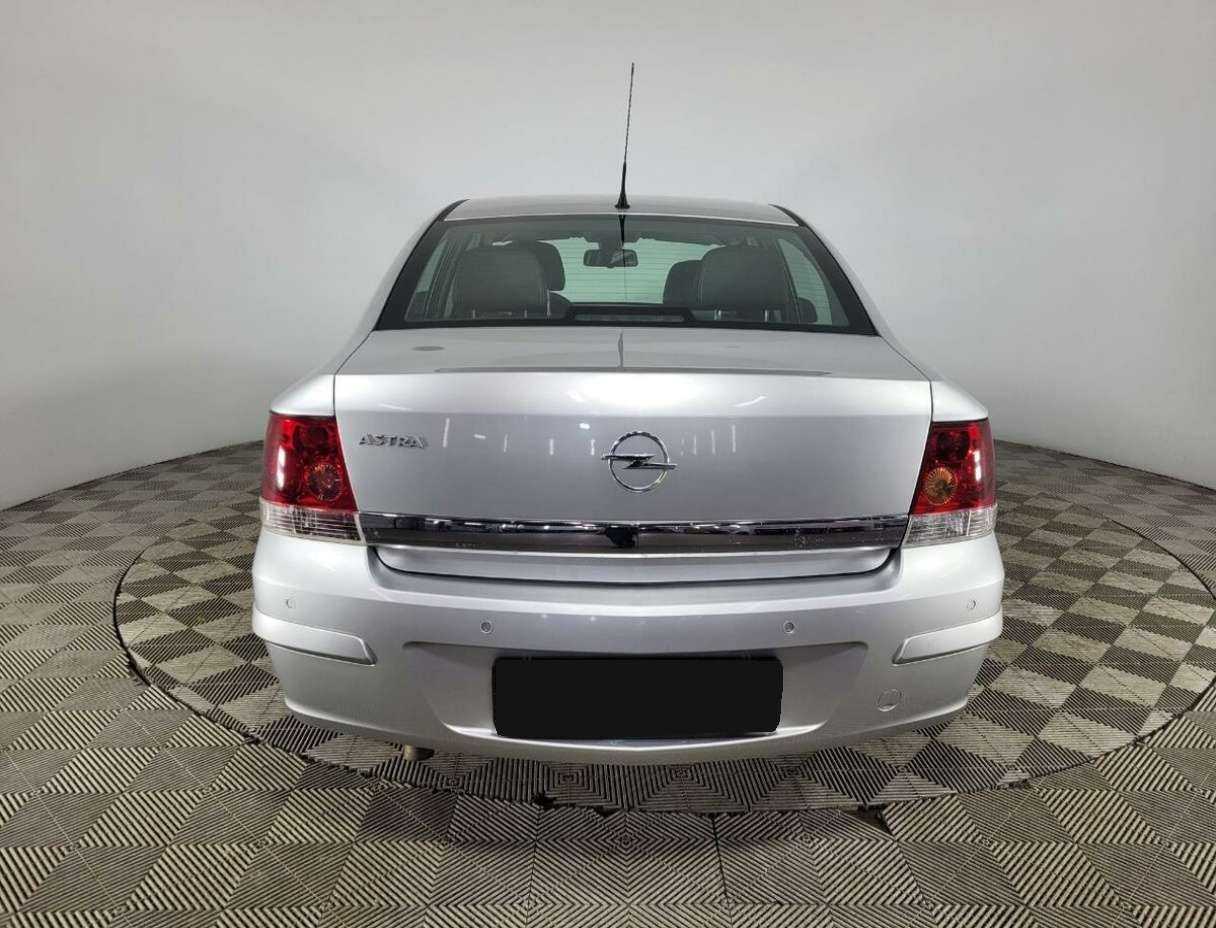Opel Astra 2012 года с пробегом. Фото: #2